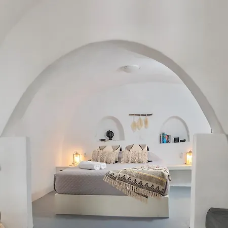 Little Rock - Oia (Santorini)